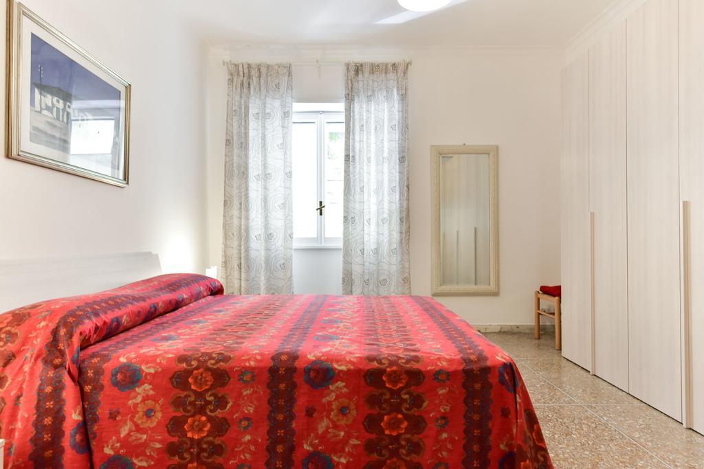 Red & White Vatican Apartment Рим Екстериор снимка