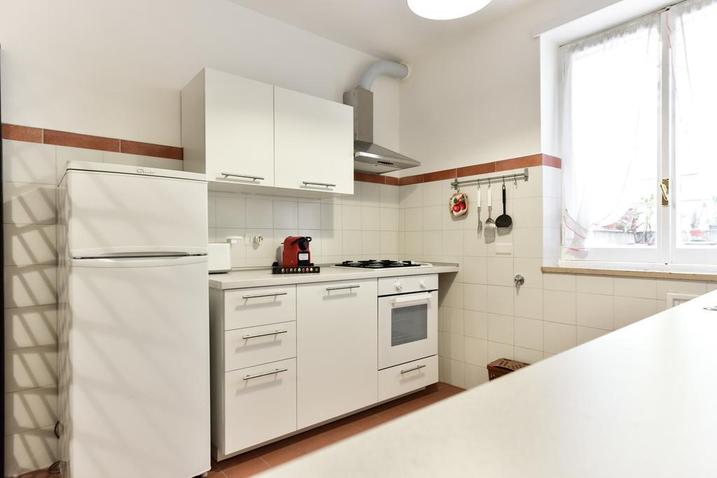 Red & White Vatican Apartment Рим Екстериор снимка