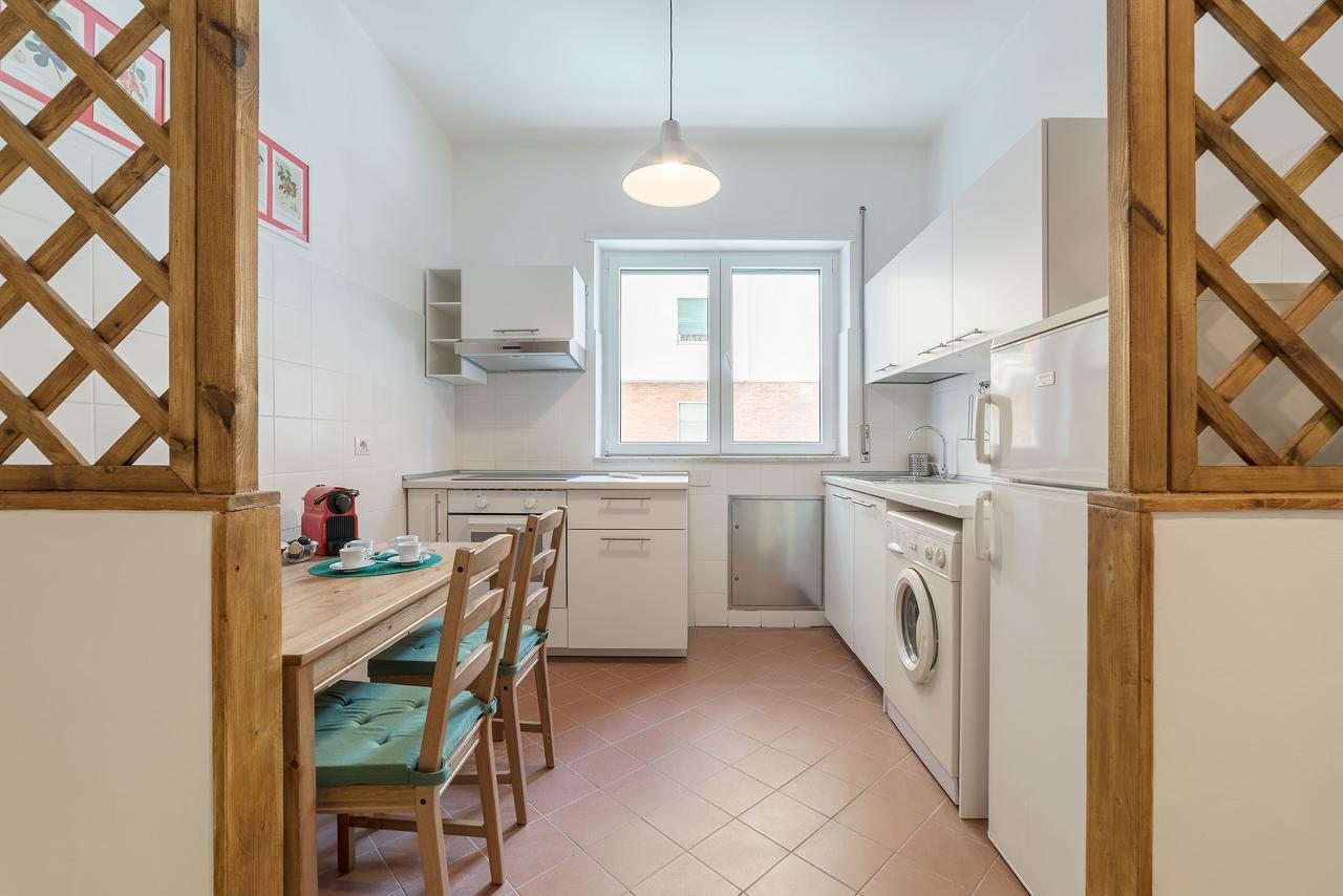 Red & White Vatican Apartment Рим Екстериор снимка
