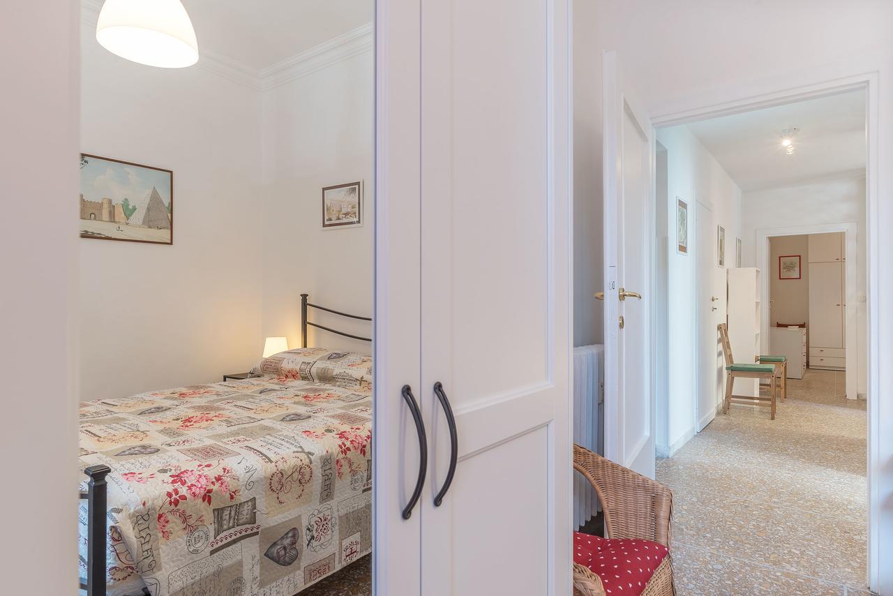 Red & White Vatican Apartment Рим Екстериор снимка