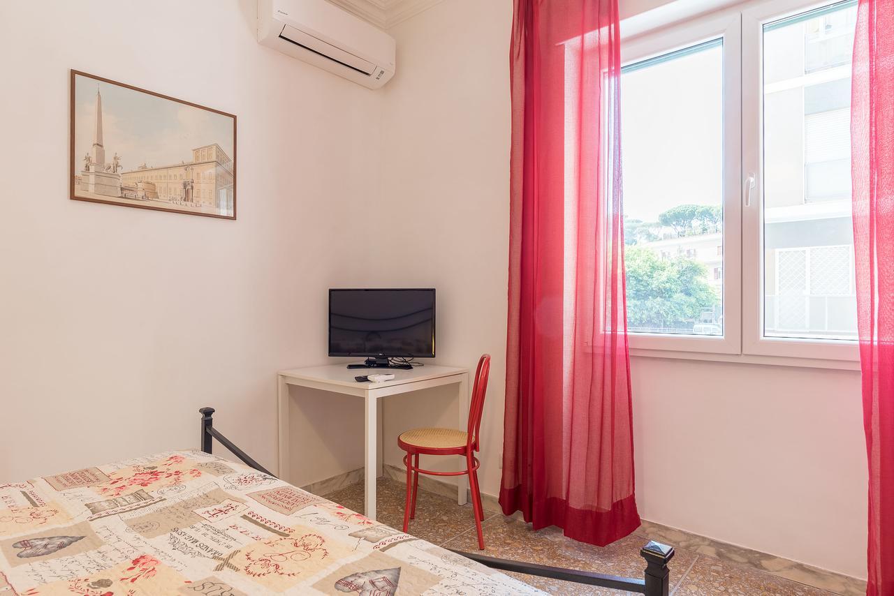 Red & White Vatican Apartment Рим Екстериор снимка